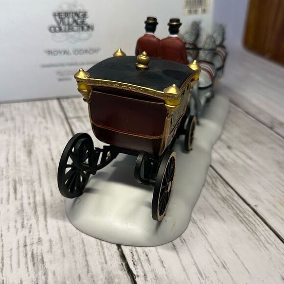 Department 56 Royal Coach The Heritage Village Collection 5578-6 - Picture 7 of 9